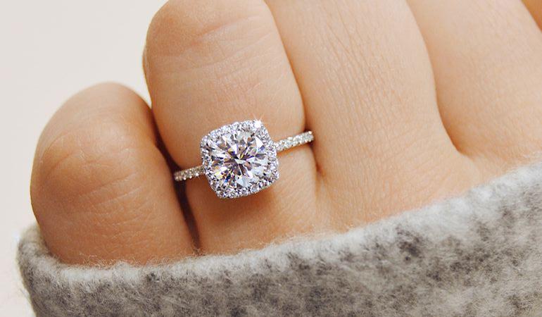 How to Choose the Perfect Diamond Engagement Ring