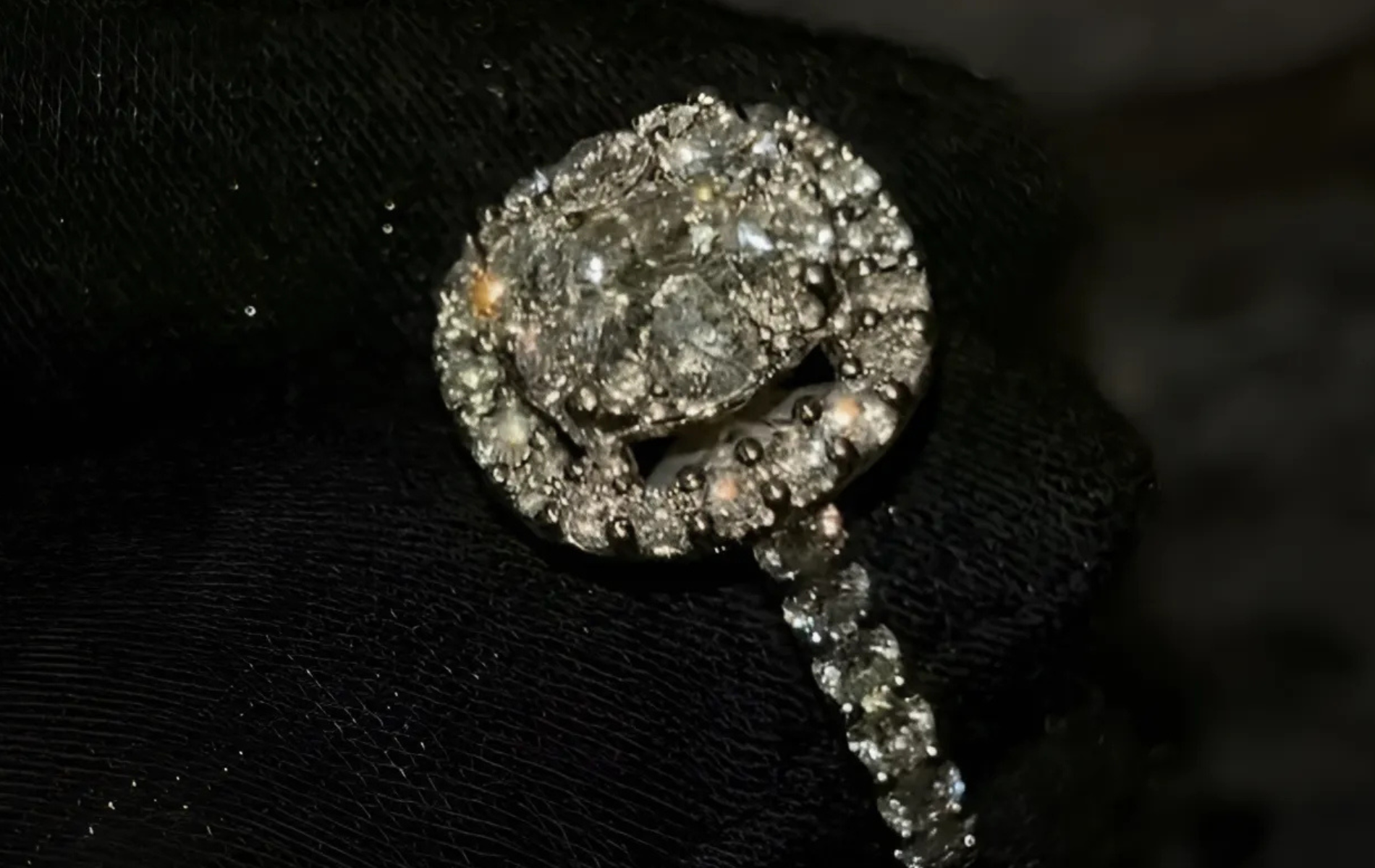 The History and Modern Styles of Engagement Rings: A Look at Oscar Stone