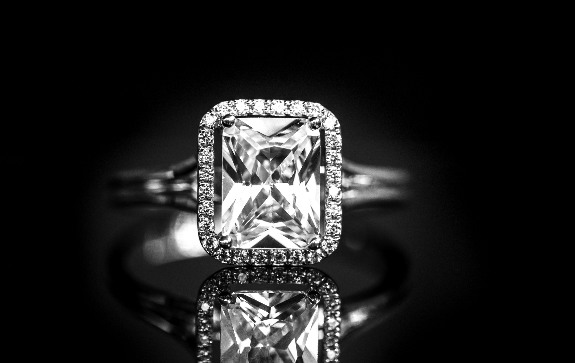 Discover the Perfect Engagement Ring at Oscar Stone