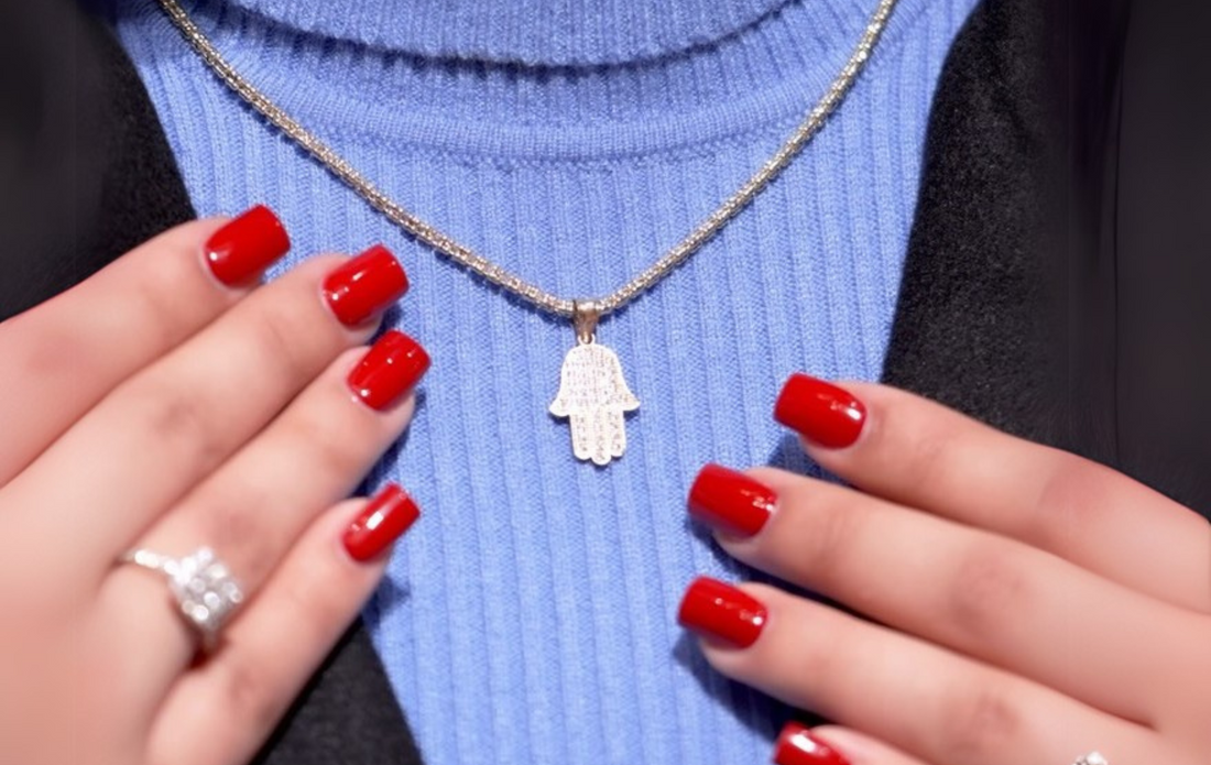 Embrace the Holiday Spirit with Our Stunning 14k Luster Chain and Hamsa Pendant