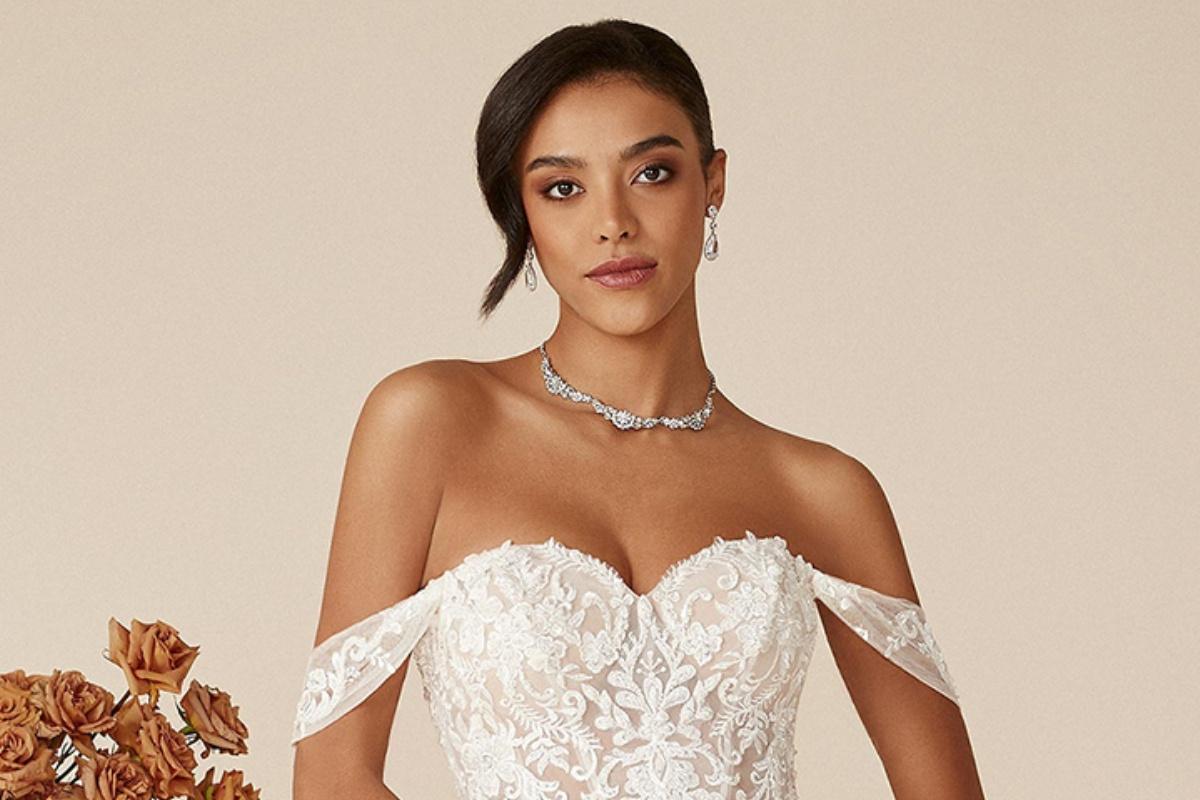 What Jewelry to Wear with Your Wedding Dress