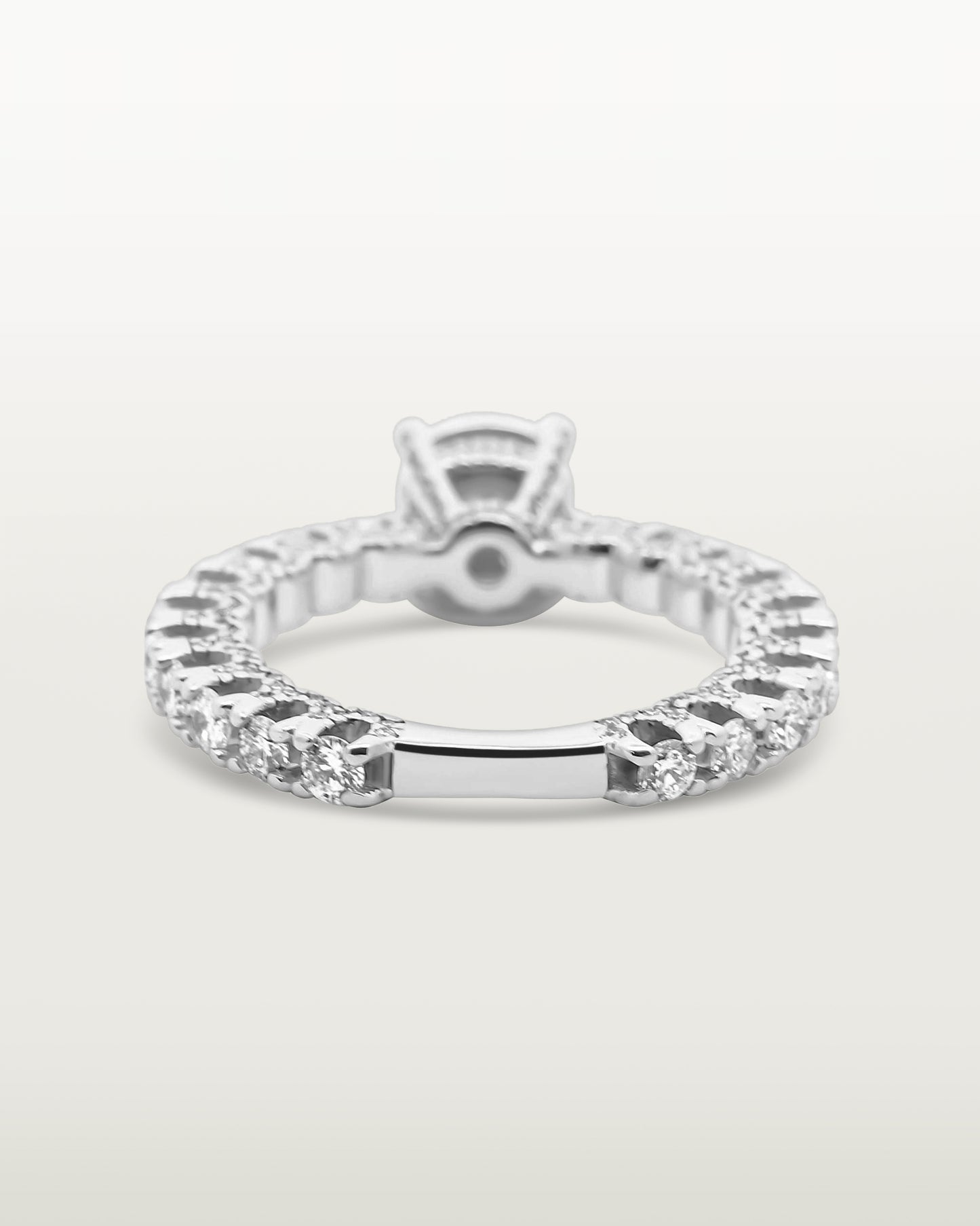 Anillo de compromiso infinito con diamantes