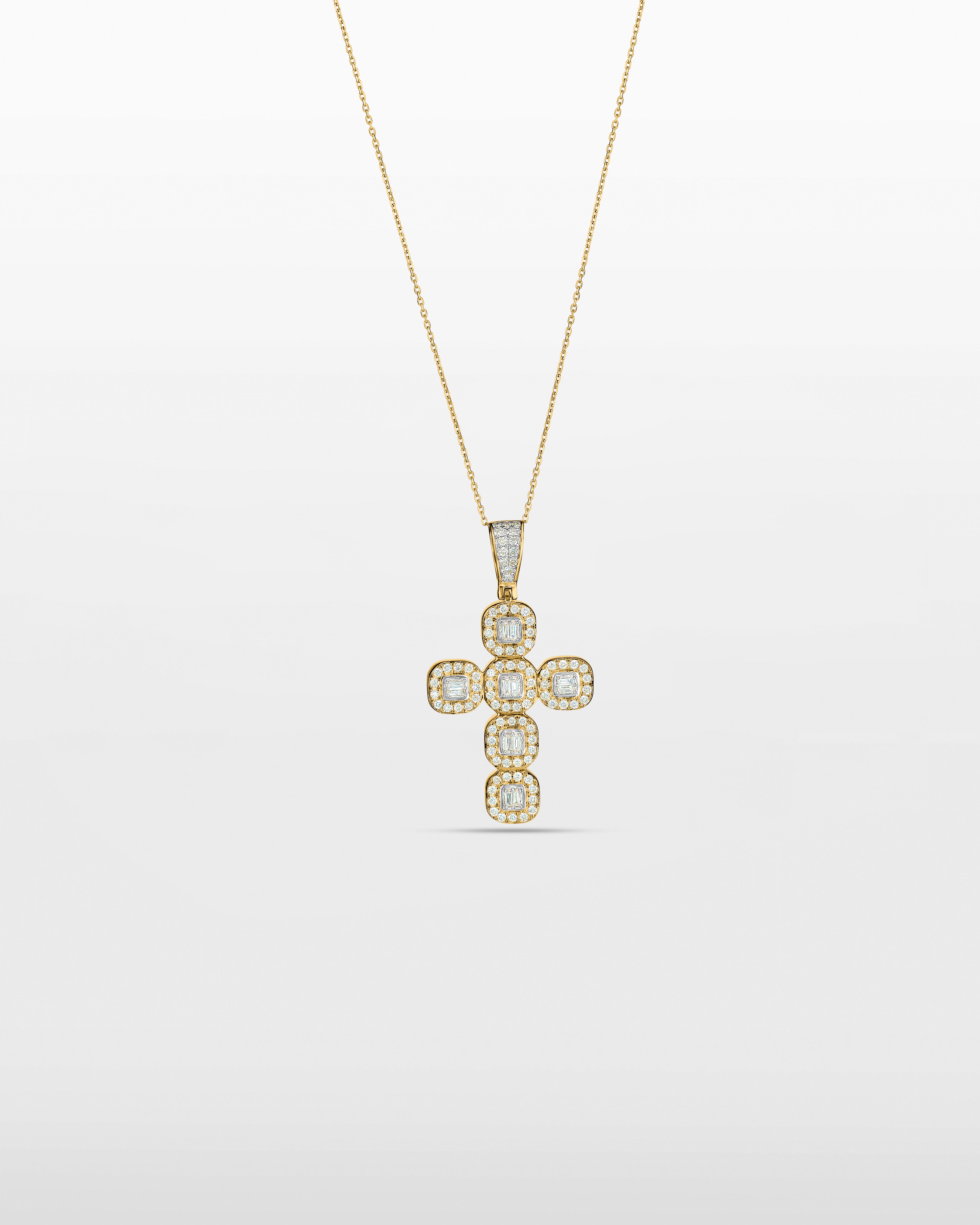 Oscar Lustre Cross Pendant
