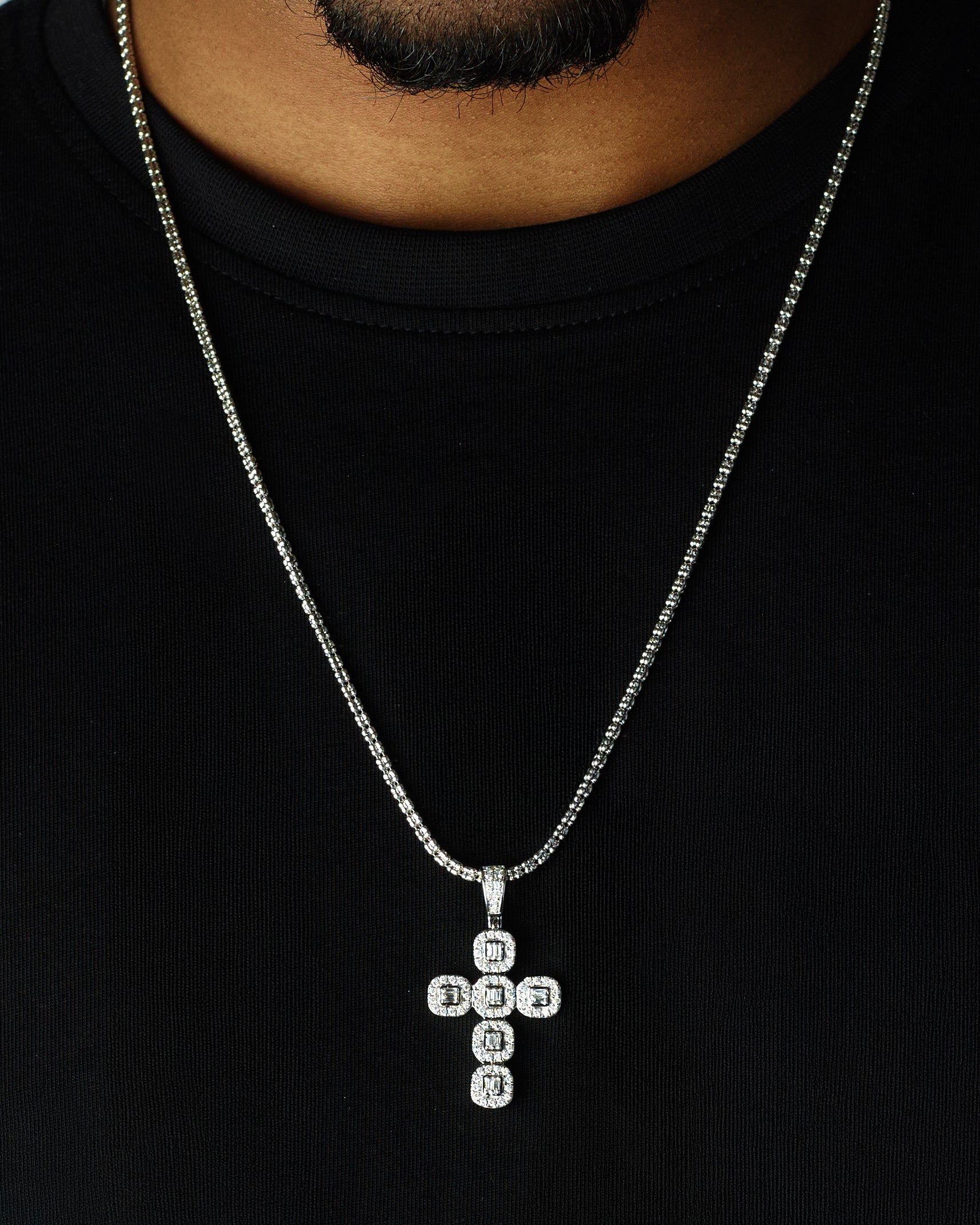 Oscar Lustre Cross Pendant